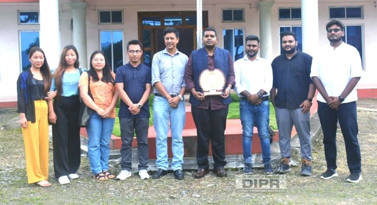 The Hans Foundation team in Mon District felicitated the Deputy Commissioner of Mon, Thavaseelan K, IAS on June 11 in a function organized to bid farewell to the outgoing DC. Speaking on the occasion, DC lauded the contribution of The Hans Foundation to the District. Program Manager, Hans Foundation, Kalyan Barua, thanked the DC for his support in the endeavors of the Foundation and wished him luck in his new role. (DIPR Photo)